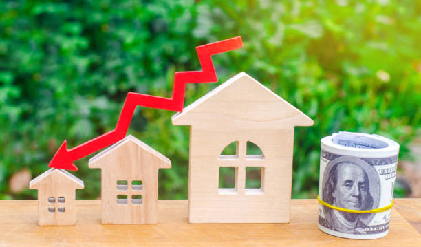 Which is a safer and more profitable investment: stocks or real estate?